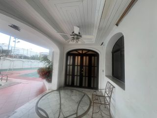 Foto 3 de VENTA DE MANSIÓN KENNEDY NORTE (VM)