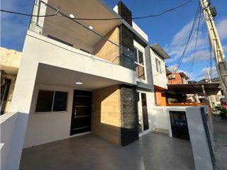 Foto 2 de CASA EN VENTA DE 3 DORMITORIOS EN CONJUNTO VILLA MARA, SUR DE MANTA