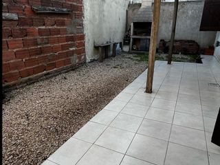 Foto 11 de Casa de 3 amb. Entrada de auto y patio. Lopez de Gomara y Carballo.