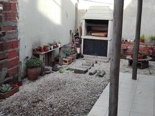 Foto 10 de Casa de 3 amb. Entrada de auto y patio. Lopez de Gomara y Carballo.