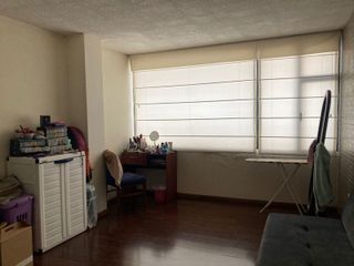 Departamento en  venta con local comercial. Av. Mariana de Jesús.