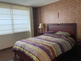 Departamento en  venta con local comercial. Av. Mariana de Jesús.