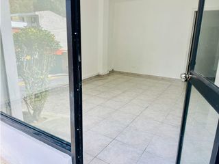 Foto 2 de Lomas de Monteserrín, Local Comercia en Renta, 70m2
