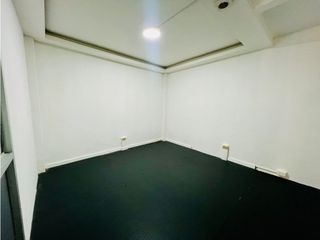 Foto 8 de Lomas de Monteserrín, Local Comercia en Renta, 70m2