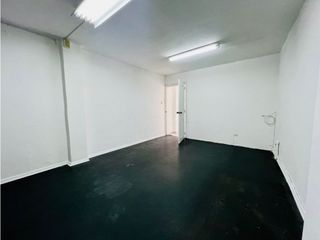 Foto 5 de Lomas de Monteserrín, Local Comercia en Renta, 70m2