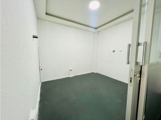 Foto 10 de Lomas de Monteserrín, Local Comercia en Renta, 70m2