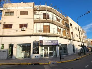 Foto 1 de Venta Depto. 5 ambientes c/ cochera en Temperley.