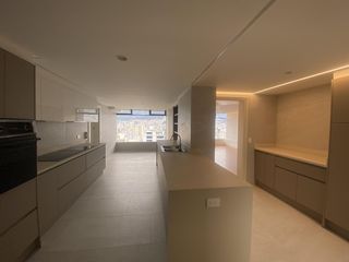 Penthouse de venta ubicado en el edificio Humoldt, totalmente remodelado