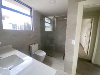 Penthouse de venta ubicado en el edificio Humoldt, totalmente remodelado