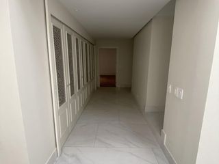 Penthouse de venta ubicado en el edificio Humoldt, totalmente remodelado