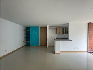 Apartamento en arriendo Loma del Indio con vista en piso alto