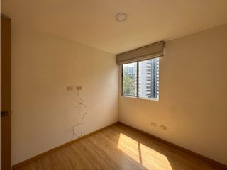 Apartamento en arriendo Loma del Indio con vista en piso alto