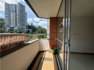 Apartamento en arriendo Loma del Indio con vista en piso alto