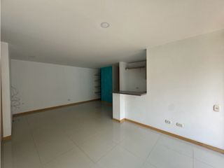 Apartamento en arriendo Loma del Indio con vista en piso alto