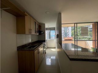 Apartamento en arriendo Loma del Indio con vista en piso alto