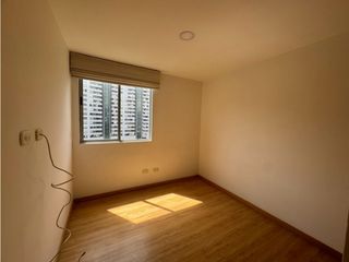 Apartamento en arriendo Loma del Indio con vista en piso alto