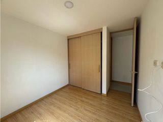 Apartamento en arriendo Loma del Indio con vista en piso alto