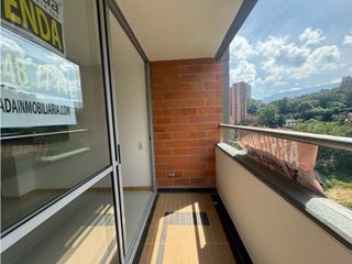 Apartamento en arriendo Loma del Indio con vista en piso alto