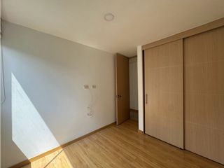 Apartamento en arriendo Loma del Indio con vista en piso alto