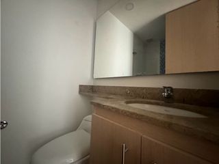 Apartamento en arriendo Loma del Indio con vista en piso alto