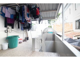 VENTA DE HERMOSA Y AMPLIA CASA EN QUINTAS DE DON SIMON