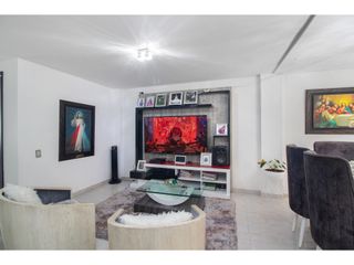 VENTA DE HERMOSA Y AMPLIA CASA EN QUINTAS DE DON SIMON