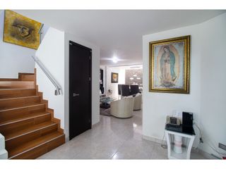 VENTA DE HERMOSA Y AMPLIA CASA EN QUINTAS DE DON SIMON