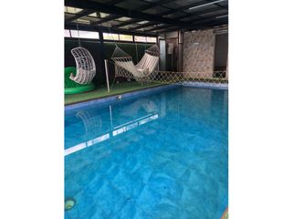 Foto 15 de Casas amobladas de arriendo Cumbaya Miravalle  con Piscina