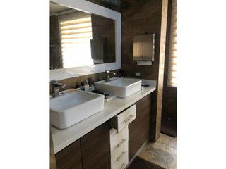 Foto 13 de Casas amobladas de arriendo Cumbaya Miravalle  con Piscina