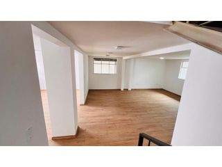 Foto 2 de González Suárez, Casa Comercial, 250m2, 8 Ambientes