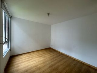 Apartamento en arriendo Loma del Indio con vista en piso alto