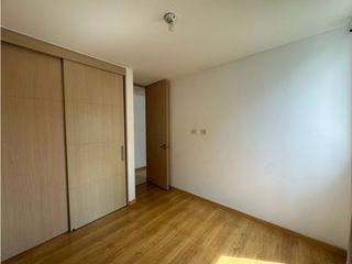 Apartamento en arriendo Loma del Indio con vista en piso alto