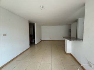 Apartamento en arriendo Loma del Indio con vista en piso alto