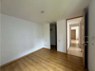 Apartamento en arriendo Loma del Indio con vista en piso alto