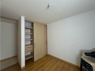 Apartamento en arriendo Loma del Indio con vista en piso alto