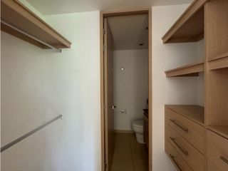 Apartamento en arriendo Loma del Indio con vista en piso alto