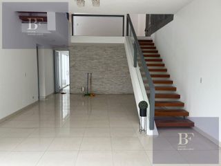 Hermosa Casa en LAS LAGUNAS DE LA MOLINA - 286m2 - Vista a Laguna Grande