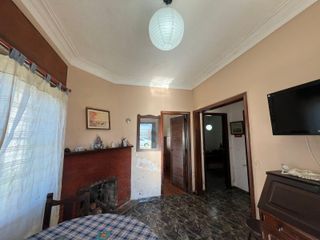 Foto 20 de Casa de tres ambientes con cochera y jardin a la venta en Quilmes