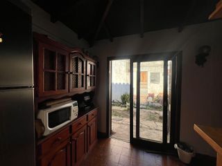 Foto 12 de Casa de tres ambientes con cochera y jardin a la venta en Quilmes