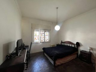 Foto 17 de Casa de tres ambientes con cochera y jardin a la venta en Quilmes