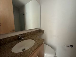 Apartamento en arriendo Loma del Indio con vista en piso alto