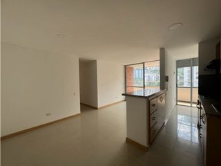 Apartamento en arriendo Loma del Indio con vista en piso alto