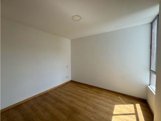 Apartamento en arriendo Loma del Indio con vista en piso alto