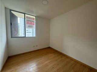 Apartamento en arriendo Loma del Indio con vista en piso alto