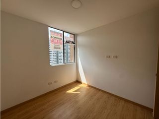 Apartamento en arriendo Loma del Indio con vista en piso alto