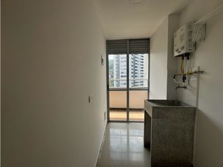 Apartamento en arriendo Loma del Indio con vista en piso alto