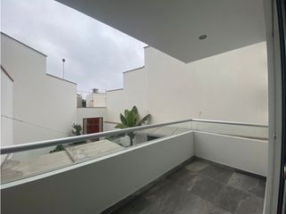 Miraflores frente a parque  3 Dor, 2 baños C/B servicio, 1 cochera