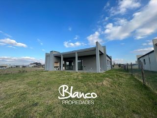 Foto 1 de Casa en Alquiler en San Sebastian, Escobar, G.B.A. Zona Norte, Argentina