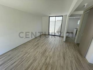 VENTA DE CASA EN CONJUNTO PRIVADO MITAD EL MUNDO