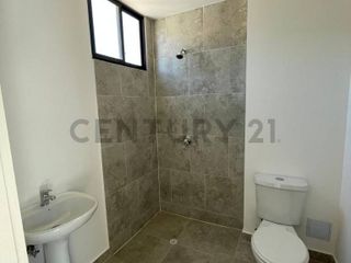 VENTA DE CASA EN CONJUNTO PRIVADO MITAD EL MUNDO